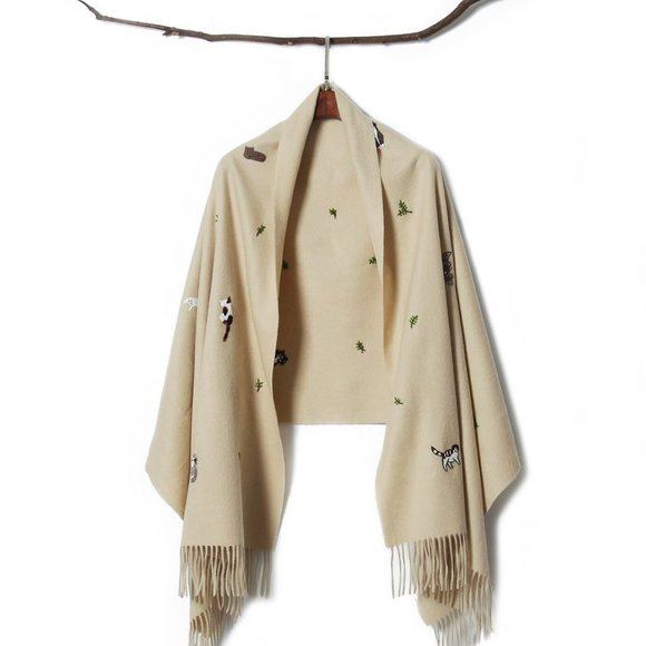 Edelweiss embroidered playing cat cashmere scarf - Picture 10 of 12